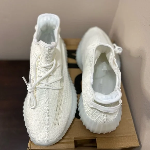 Yeezy 350 - Picture 5 of 8